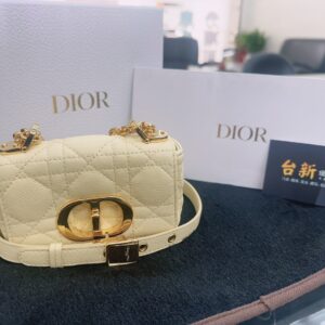 Dior Caro Microbag Cannage 小牛皮 淡黃色