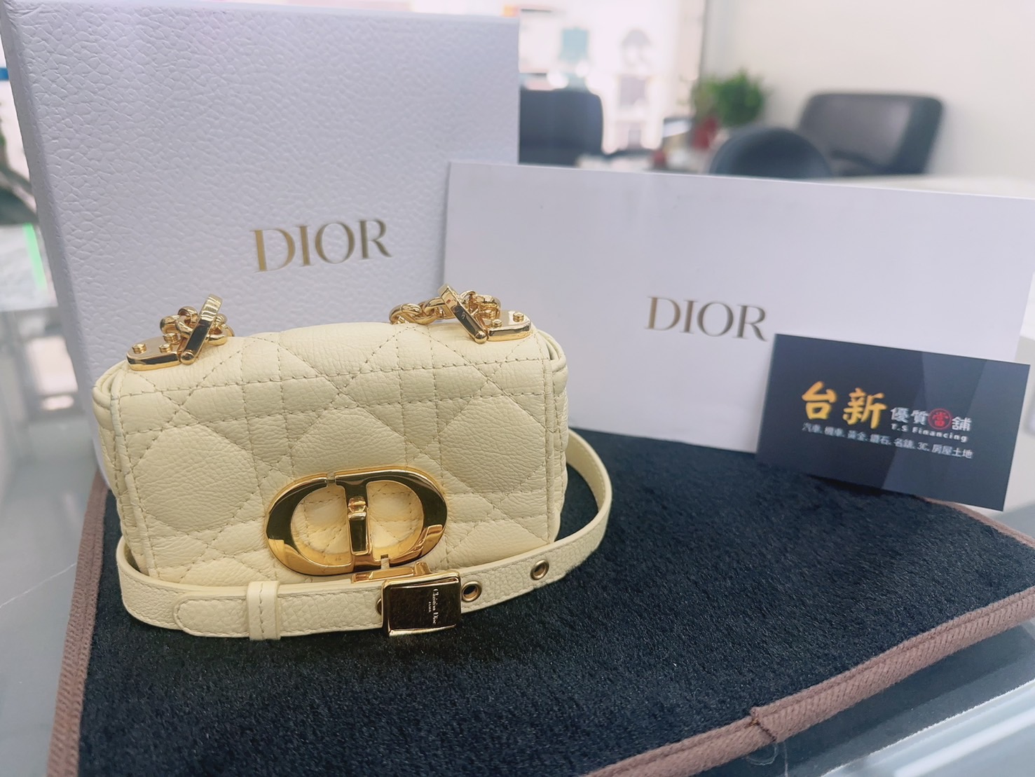 Dior Caro Microbag Cannage 小牛皮 淡黃色
