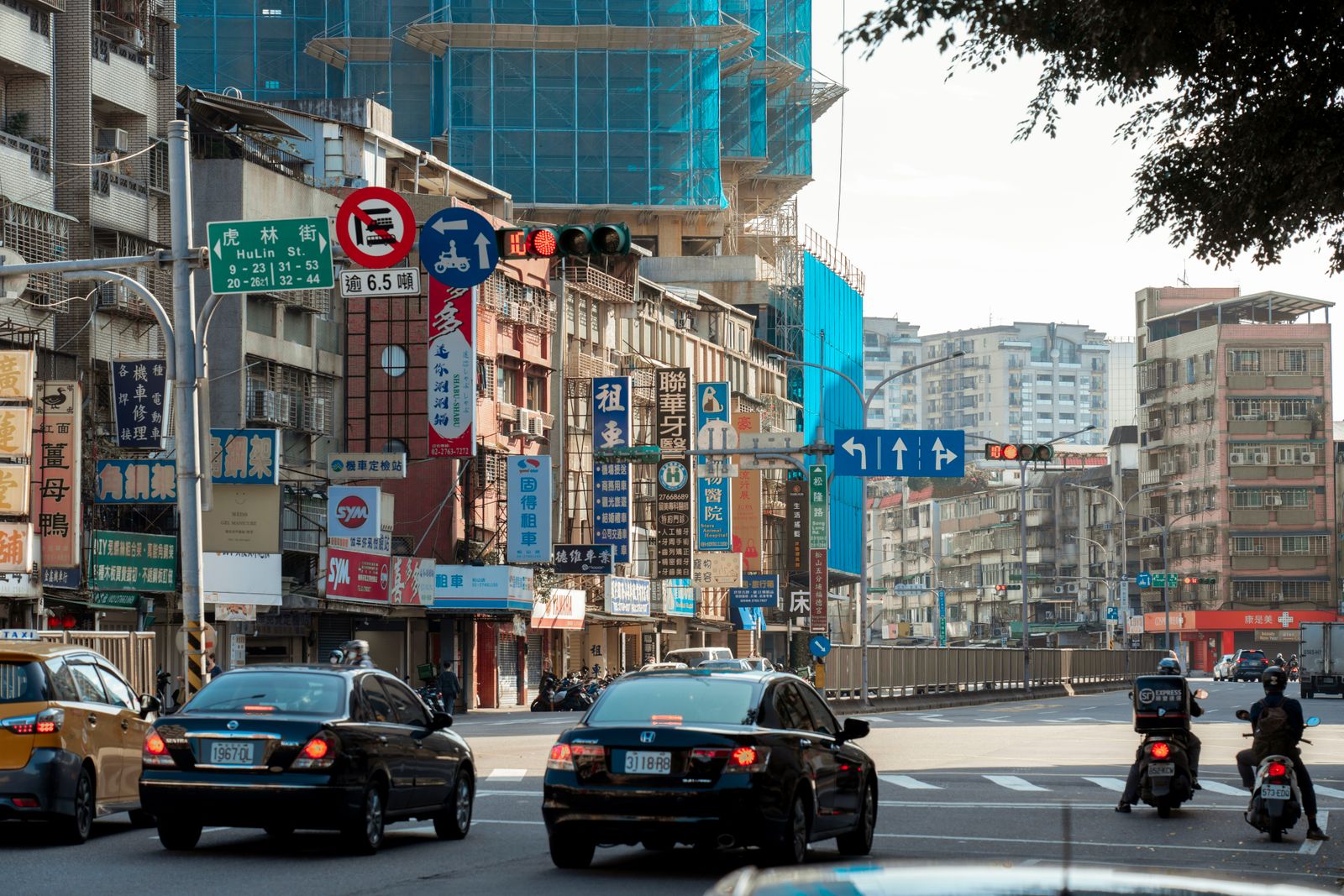 台中北區汽車借款:北區街道上的通勤與營業用車車流